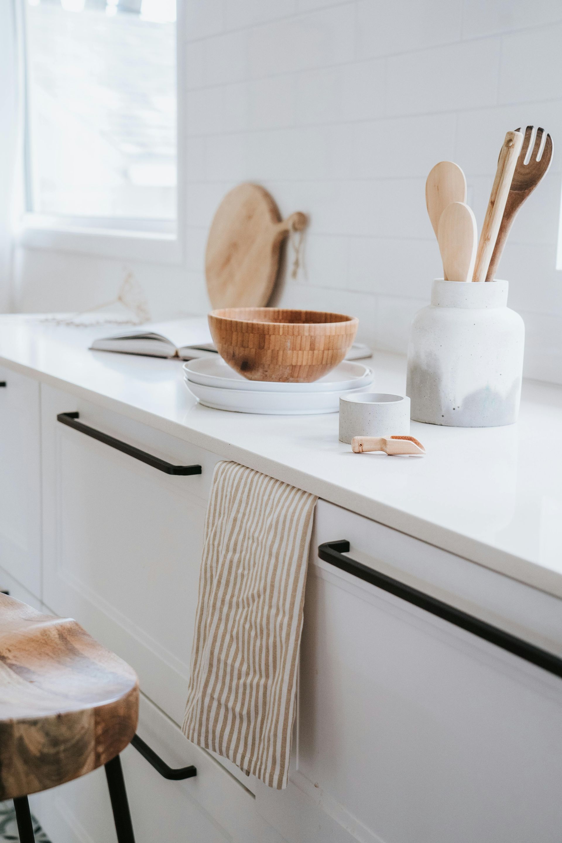 Quartz vs. Porcelain: The New Contender in 2024 Countertop Choices